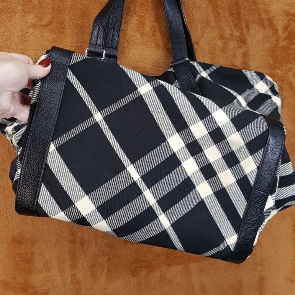 BURBERRY Field Large Check Tote Bag Black Cream Canvas Leather Trim $2290 - Picture 7 of 14